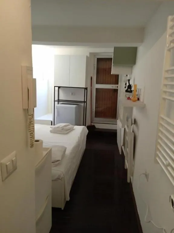 Apartment Piccolo Monolocale Con Angolo Cottura Parma Italy
